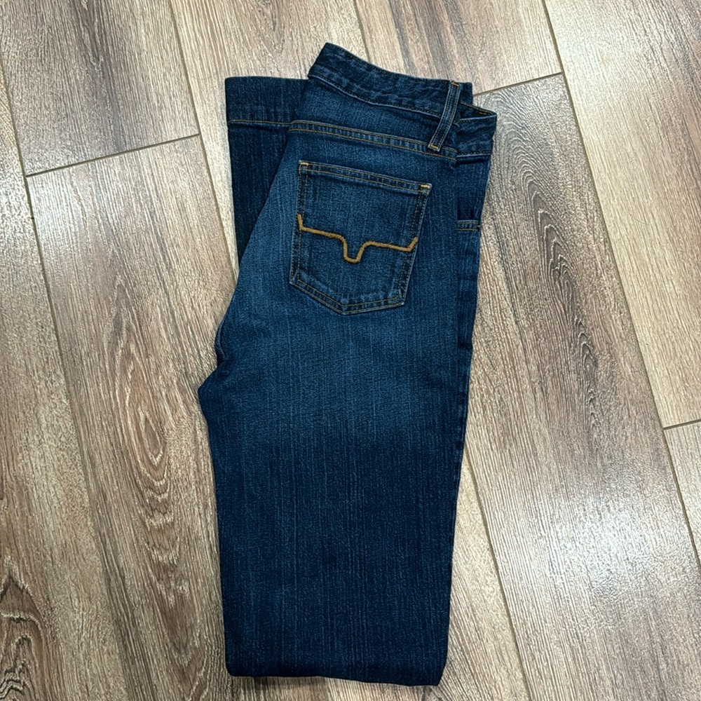 Kimes women’s jeans. Jennifer size 6/36